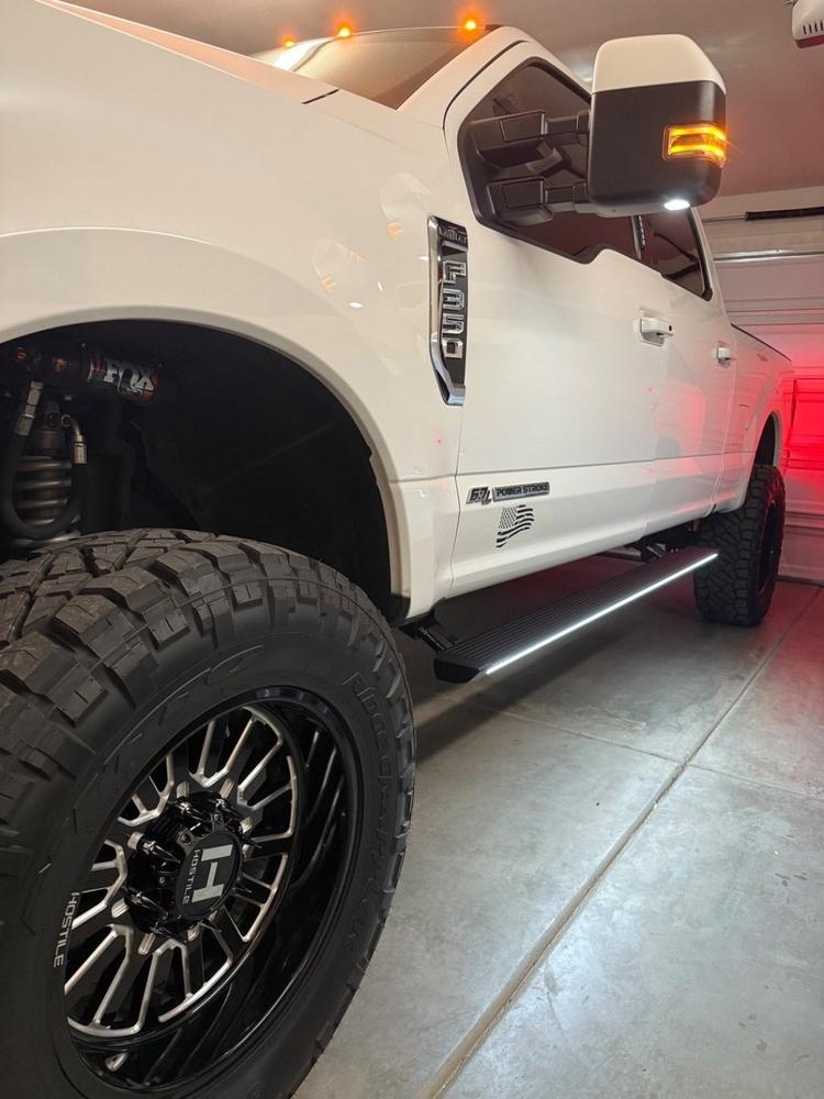 Lumastep M2 Powered Light Up Running Boards | 2017-2022 Ford F250/F350 Superduty - Customer Photo From Jonathan Jaramillo