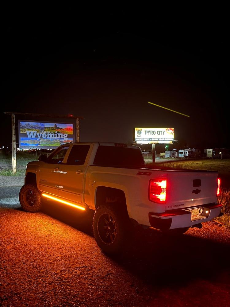 Lumastep M2 Powered Light Up Running Boards | 2014-2019 Chevy Silverado & GMC Sierra - Customer Photo From Israel O. Najera