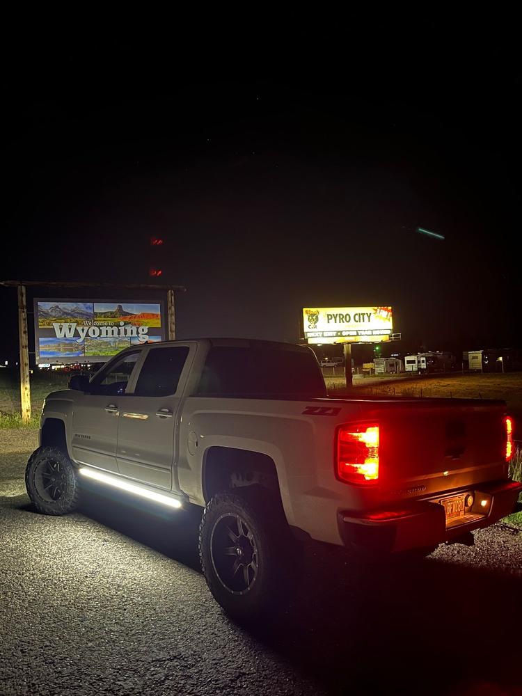 Lumastep M2 Powered Light Up Running Boards | 2014-2019 Chevy Silverado & GMC Sierra - Customer Photo From Israel O. Najera
