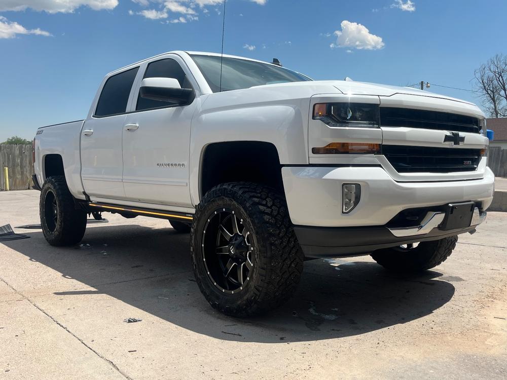 Lumastep M2 Powered Light Up Running Boards | 2014-2019 Chevy Silverado & GMC Sierra - Customer Photo From Israel O. Najera