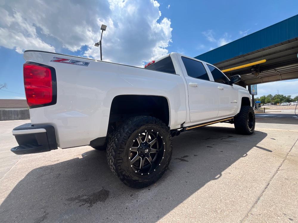 Lumastep M2 Powered Light Up Running Boards | 2014-2019 Chevy Silverado & GMC Sierra - Customer Photo From Israel O. Najera