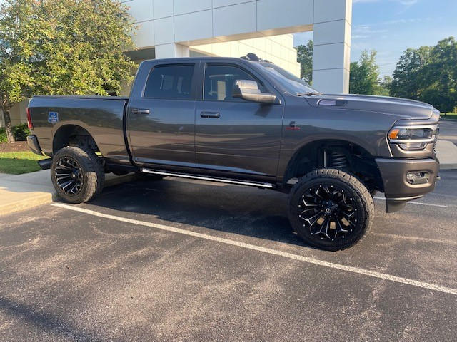 Lumastep M2 Powered Light Up Running Boards | 2019-2025 Dodge Ram 2500/3500 - Customer Photo From Keith Jones