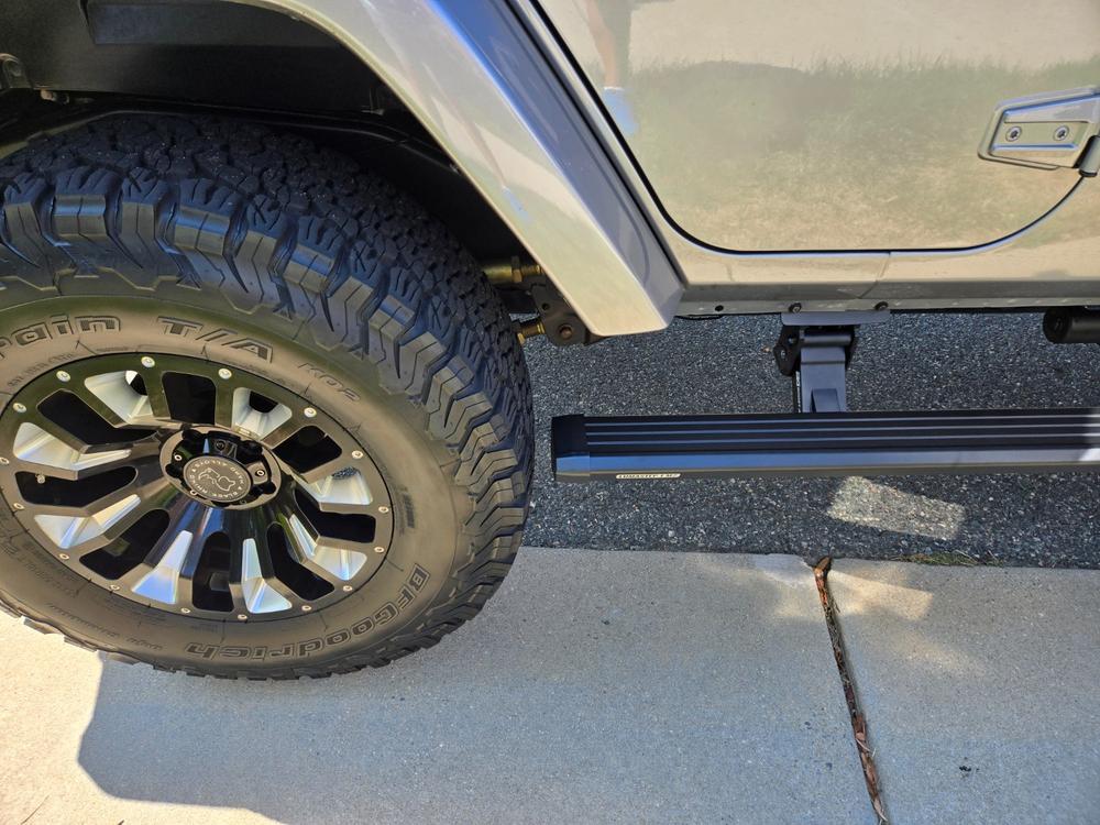 Lumastep M2 Powered Light Up Running Boards | 2007-2018 Jeep Wrangler JKU - Customer Photo From Larry Agron