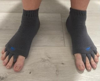 Relieve foot pain and soreness with Charcoal Color Foot Alignment