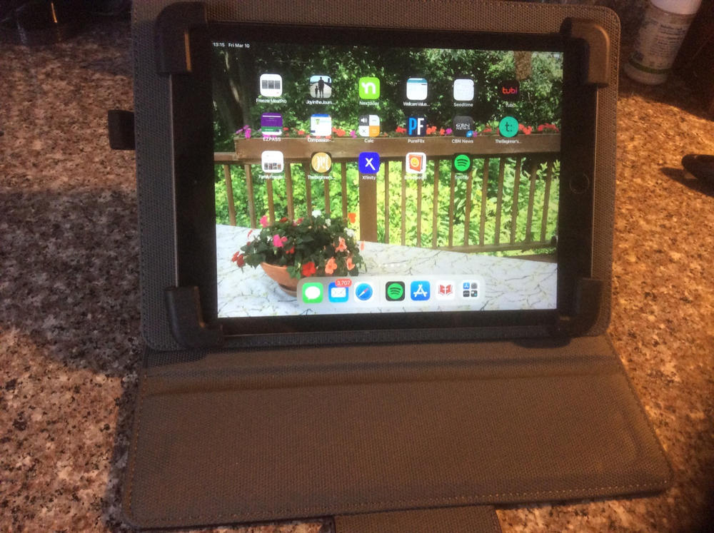 Tablet / iPad EMF Radiation Protection Case - Medium – Up to 11" x 7.75" Tablets - Customer Photo From Leslie Holsopple