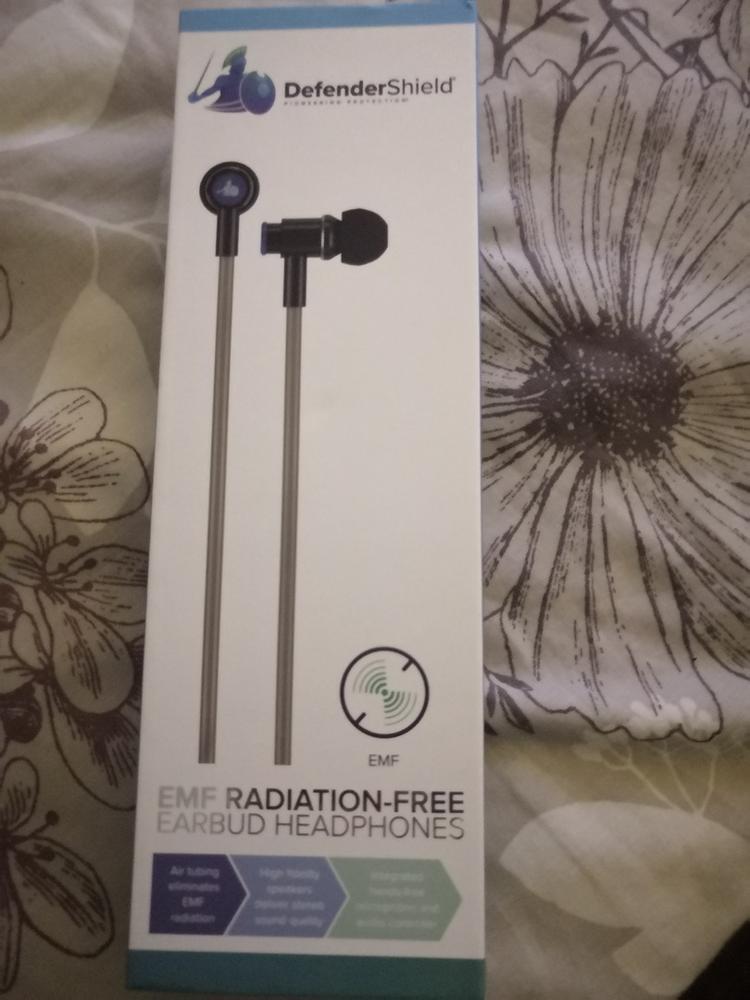 DefenderShield EMF Radiation-Free Earbuds Air Tube Stereo Headphones - Customer Photo From Nomane E.
