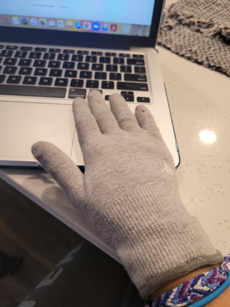 DefenderShield EMF Radiation Protection Gloves | Small - Customer Photo From Evelin Cuevas