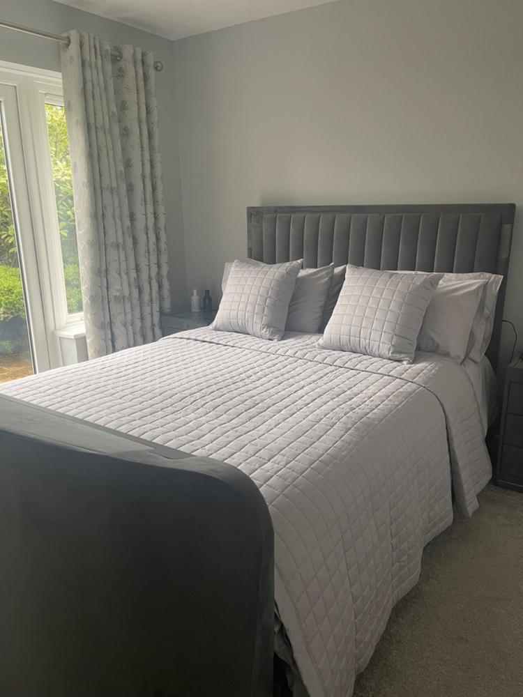 Egyptian Cotton 500 Thread Count Sateen Luxury Duvet Cover and Deep Fitted Sheet Set With Four Standard Pillowcases, Subtle Grey - Customer Photo From Gillian S.