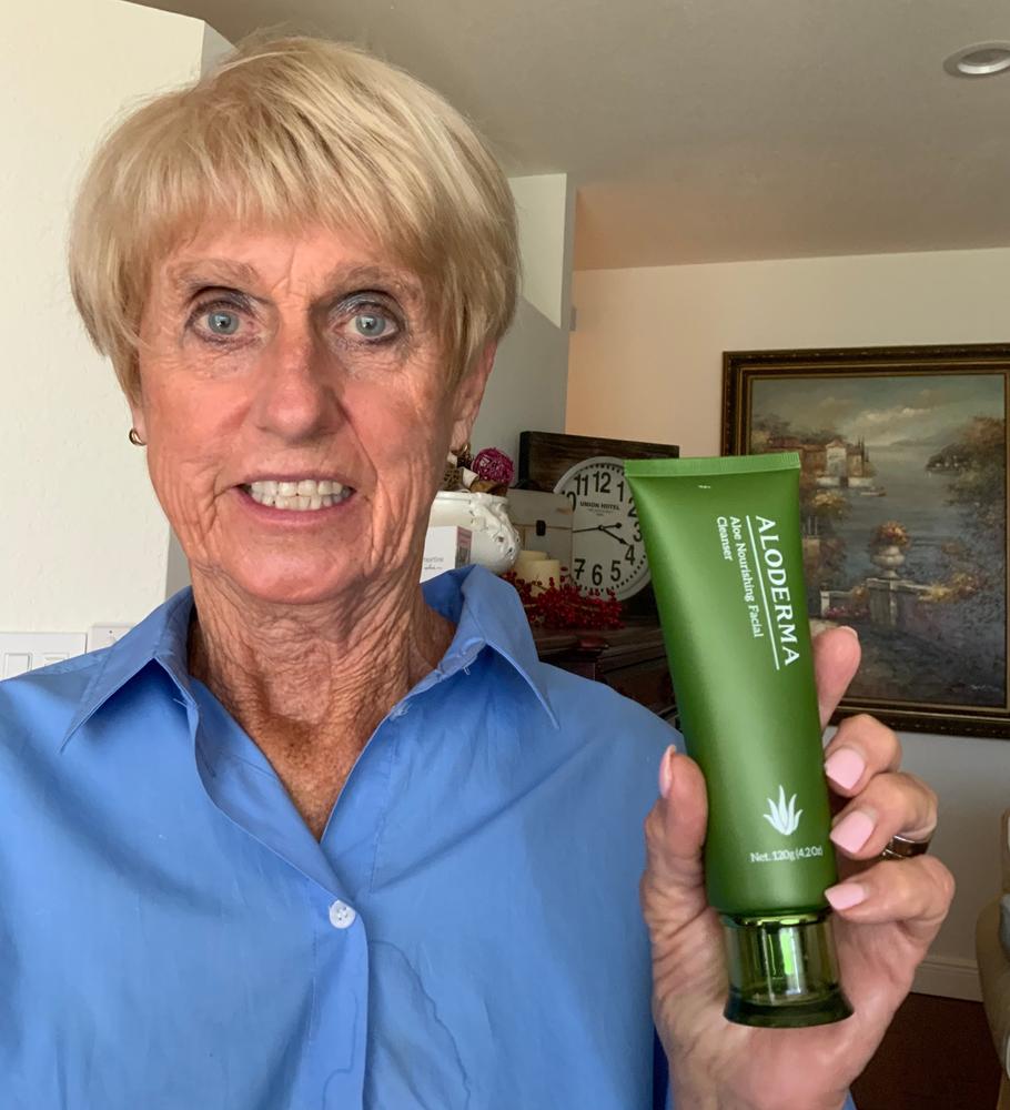 Aloe Firming & Nourishing Facial Cleanser - Customer Photo From Veronica S.