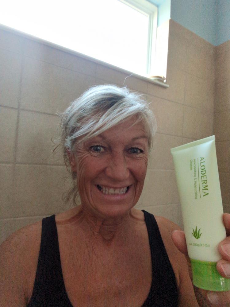 Aloe Clearing Cleanser - Customer Photo From tana r.