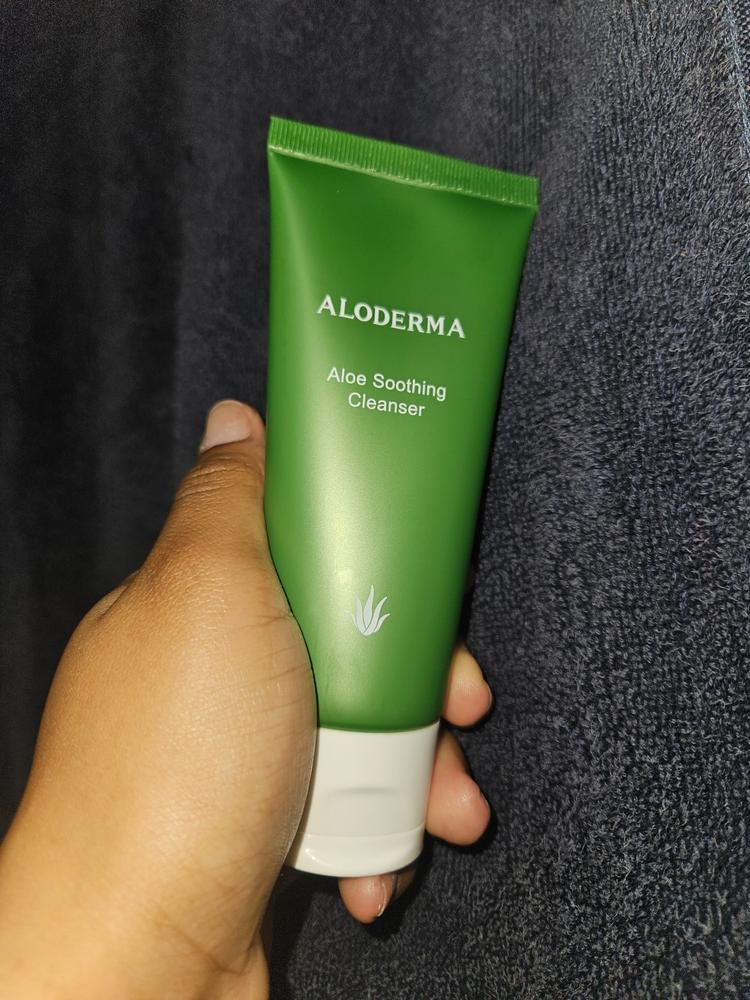 Aloe Soothing & Moisturizing Cleanser - Customer Photo From Anonymous