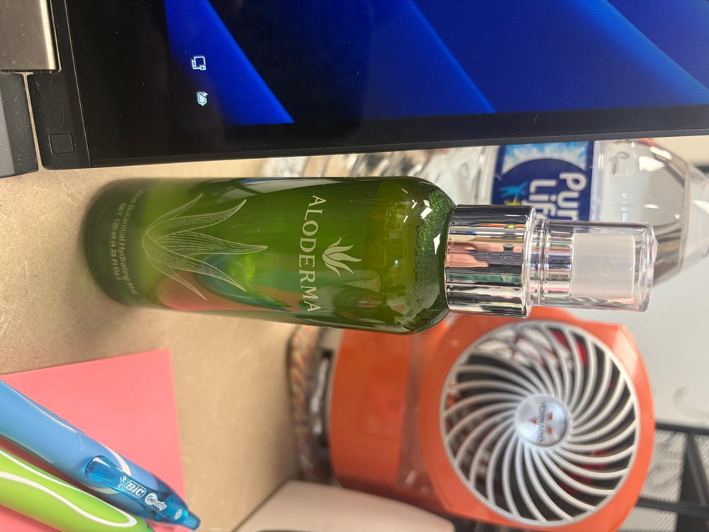 Aloe Botanical Hydrating Mist - Customer Photo From Laura Marreel