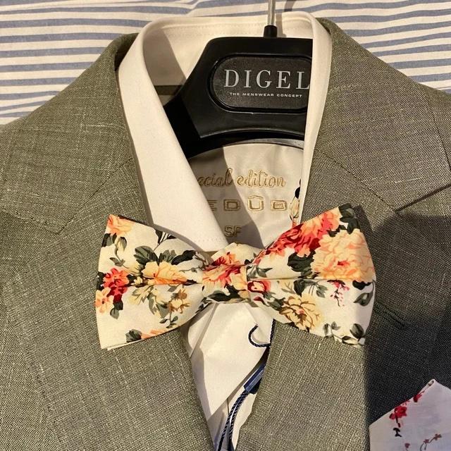 Cream Floral Bow Tie + Gift Box - Customer Photo From Bob