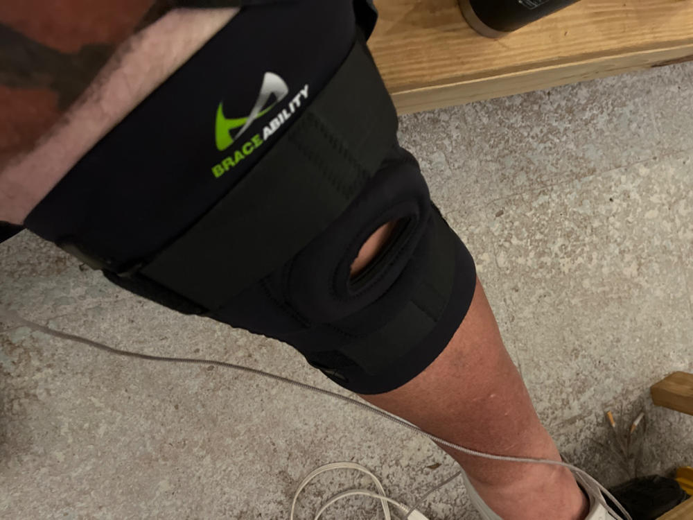 BraceAbility Knee Brace for Large Legs and Bigger People with Wide