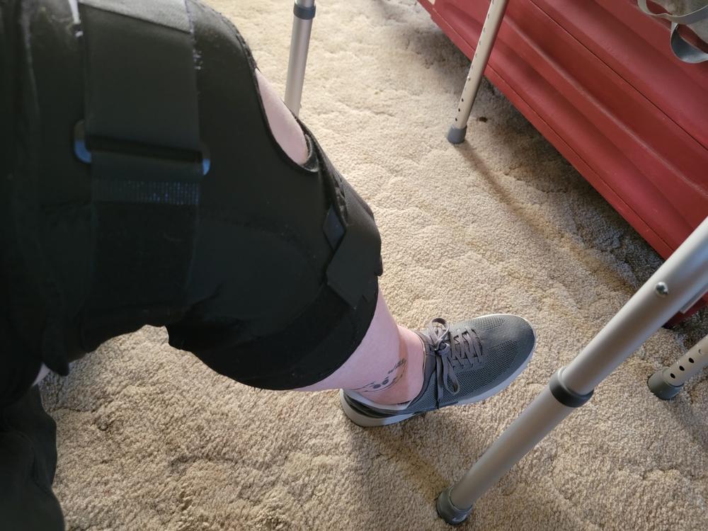 Obesity Knee Pain Brace | Big Hinged Bariatric Support for Overweight Person with Large Thighs & Legs - Customer Photo From Jennifer Bush
