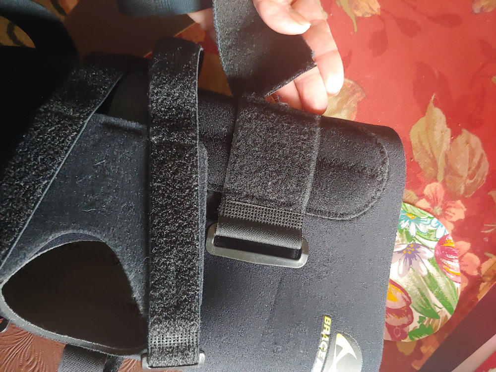 J Brace Patellar Stabilizer with Lateral Knee J-Strap - Customer Photo From laura terrace