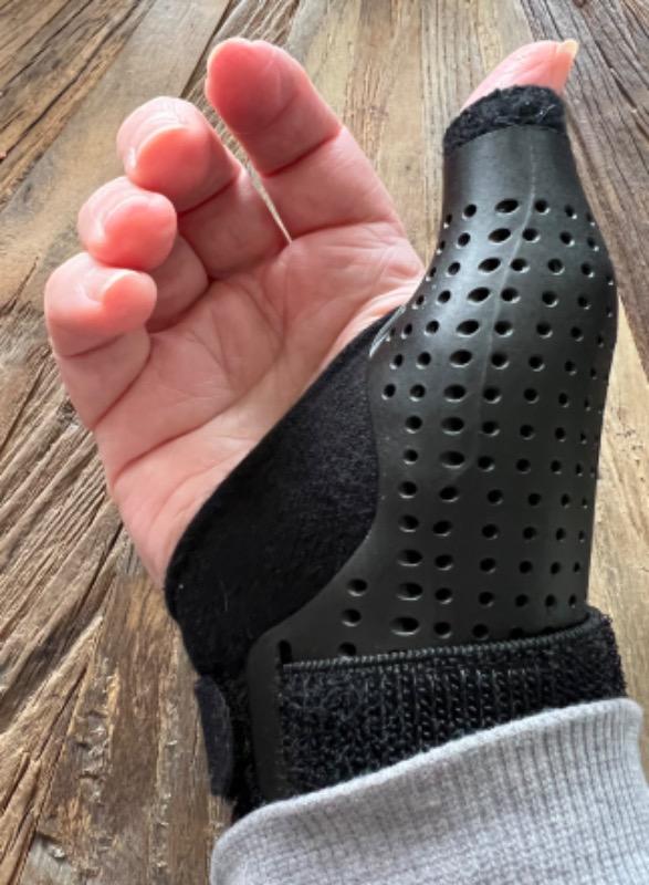 Soft Protective Undersleeve for Thumb Splint - Customer Photo From Kristi McLachlan