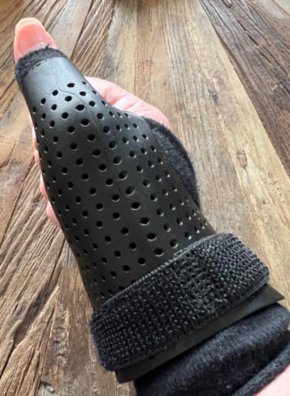 Soft Protective Undersleeve for Thumb Splint - Customer Photo From Kristi McLachlan