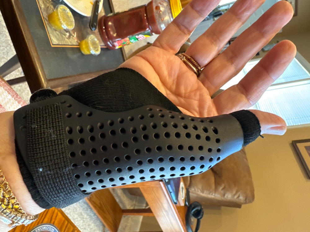 Soft Protective Undersleeve for Thumb Splint - Customer Photo From SUZANNE MOLLER