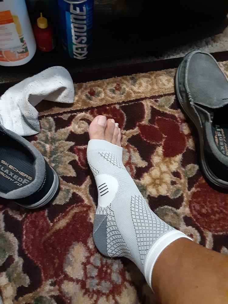 Neuropathy Socks | Compression Toeless Foot Pain Relief Sleeves for Diabetics and Peripheral Treatment - Customer Photo From Freddie Lopez