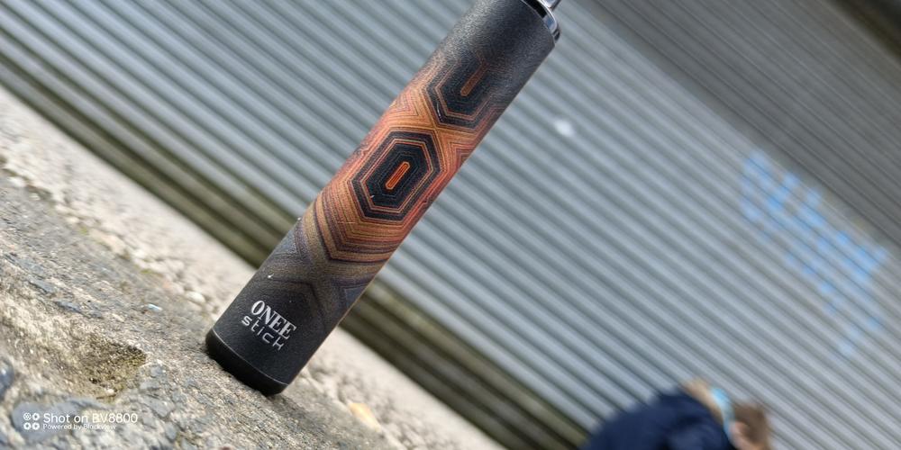 KangVAPE REVOLUTION R7 Disposable Vape - Customer Photo From Darren Charman