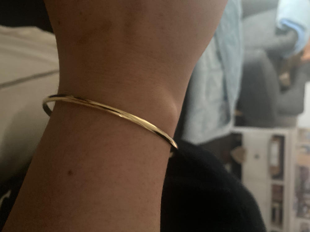 Fine Bangle in Gold - Customer Photo From Claire Tuyau