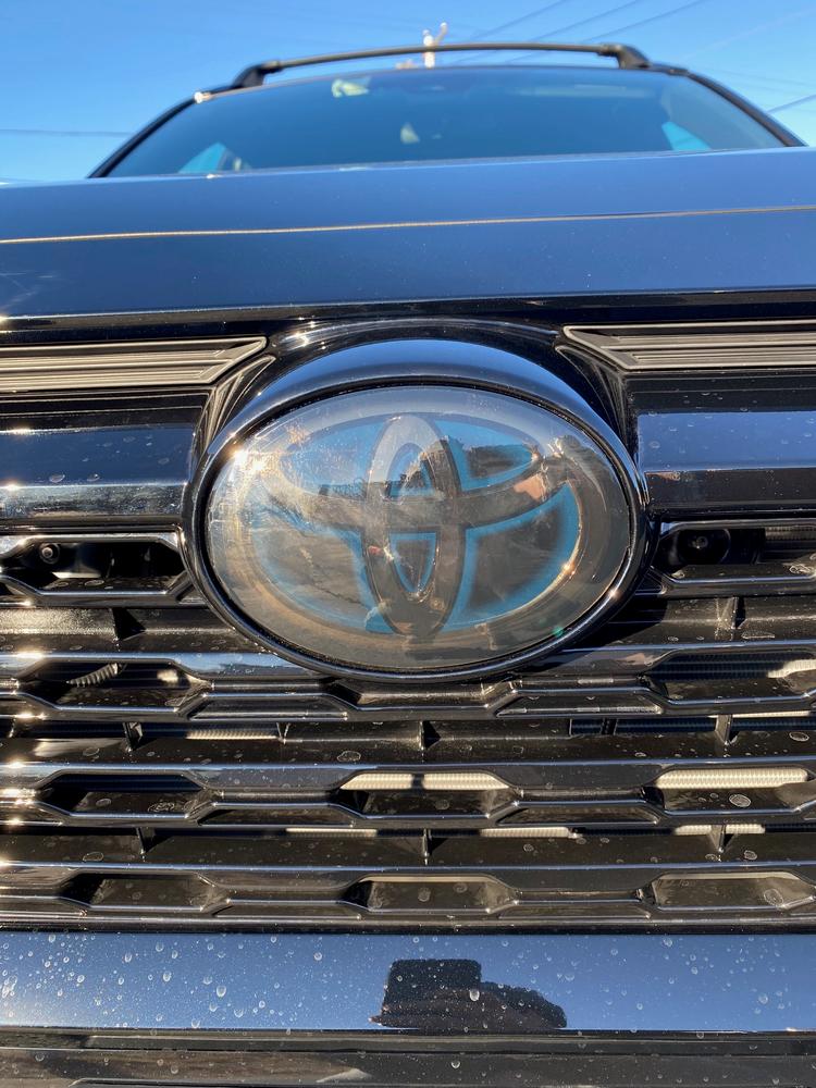 Toyota RAV4 (2019+  ) Emblem Covers - Customer Photo From Ravioli
