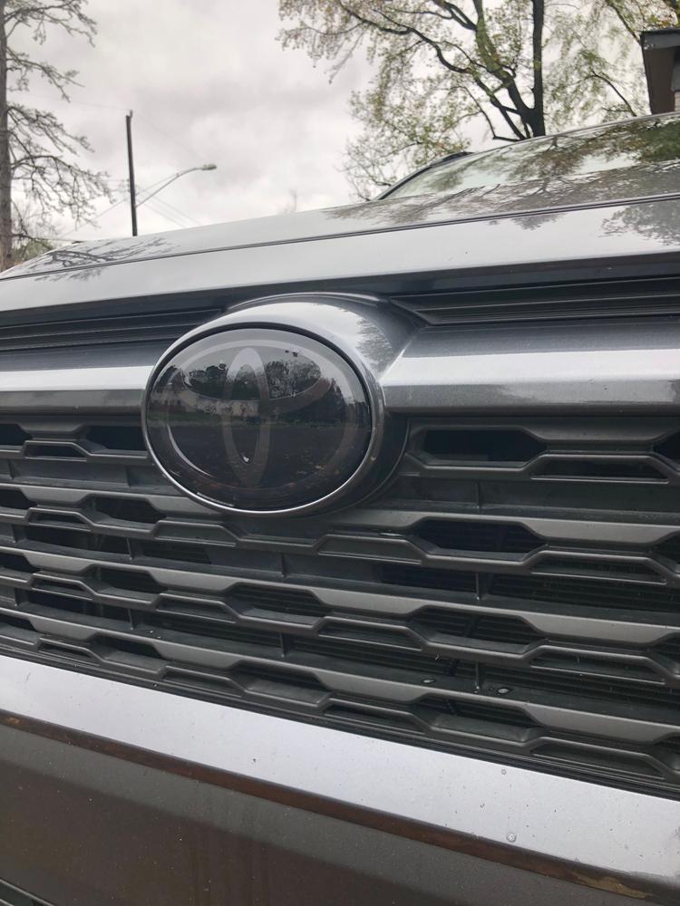 Toyota RAV4 (2019+  ) Emblem Covers - Customer Photo From Ashley Haney