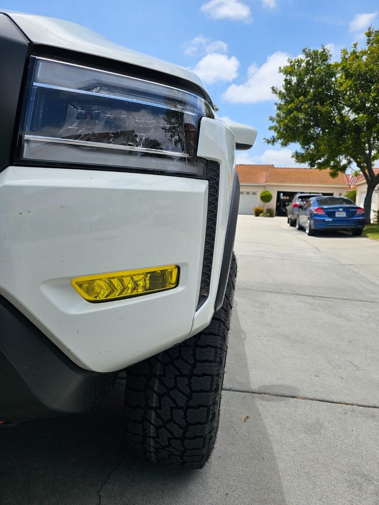 Nissan Frontier Pro 4X (2022+  ) Fog Light Covers - Customer Photo From Giovanni Aguilar