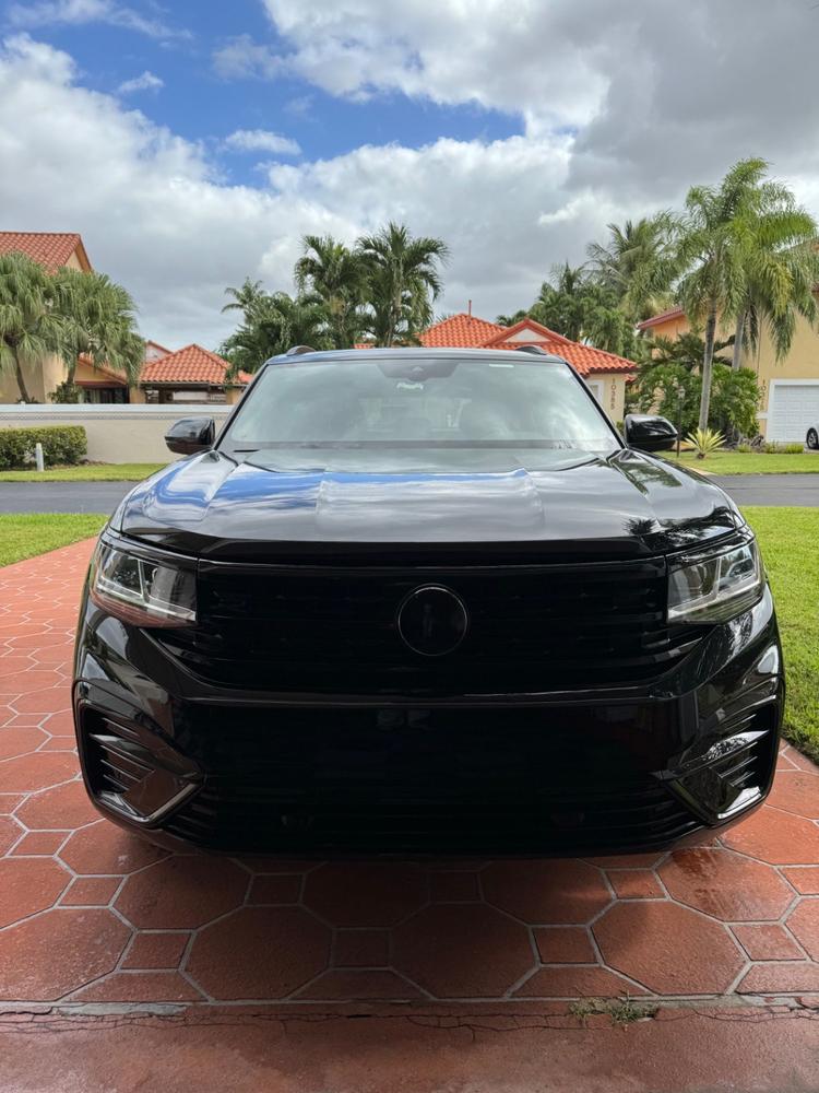VW Atlas Cross Sport (2020+  ) Emblem Covers - Customer Photo From Cristiane Botelho
