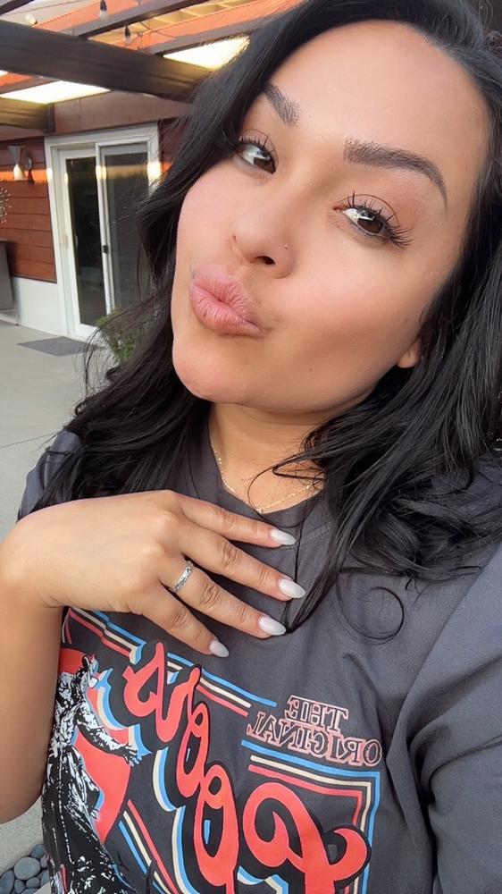 PRO Lash Glue (Eternal Bond) - Customer Photo From Robyn Gutierrez