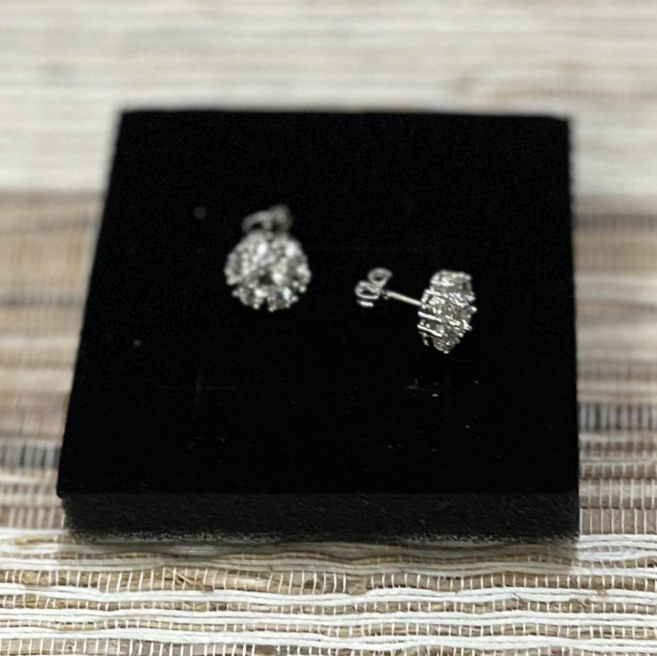 Maggie 18k White Gold Plated Flower Stud Earrings with Crystals - Customer Photo From Justmediana