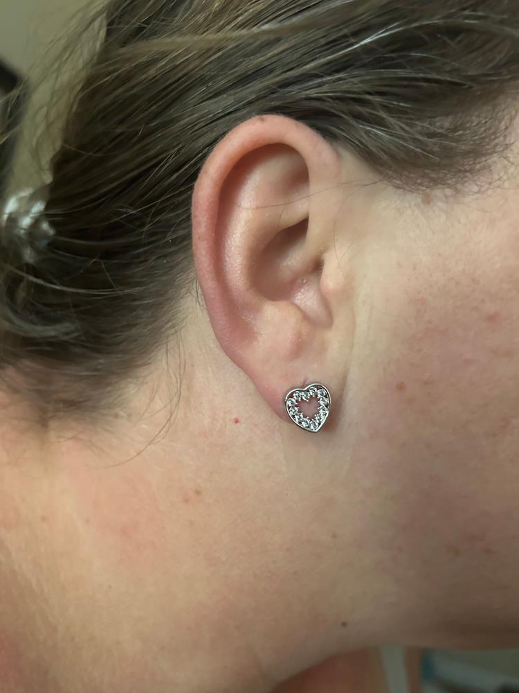 Ainsley 18k White Gold Plated Heart Earrings with Crystals - Customer Photo From Kennedi