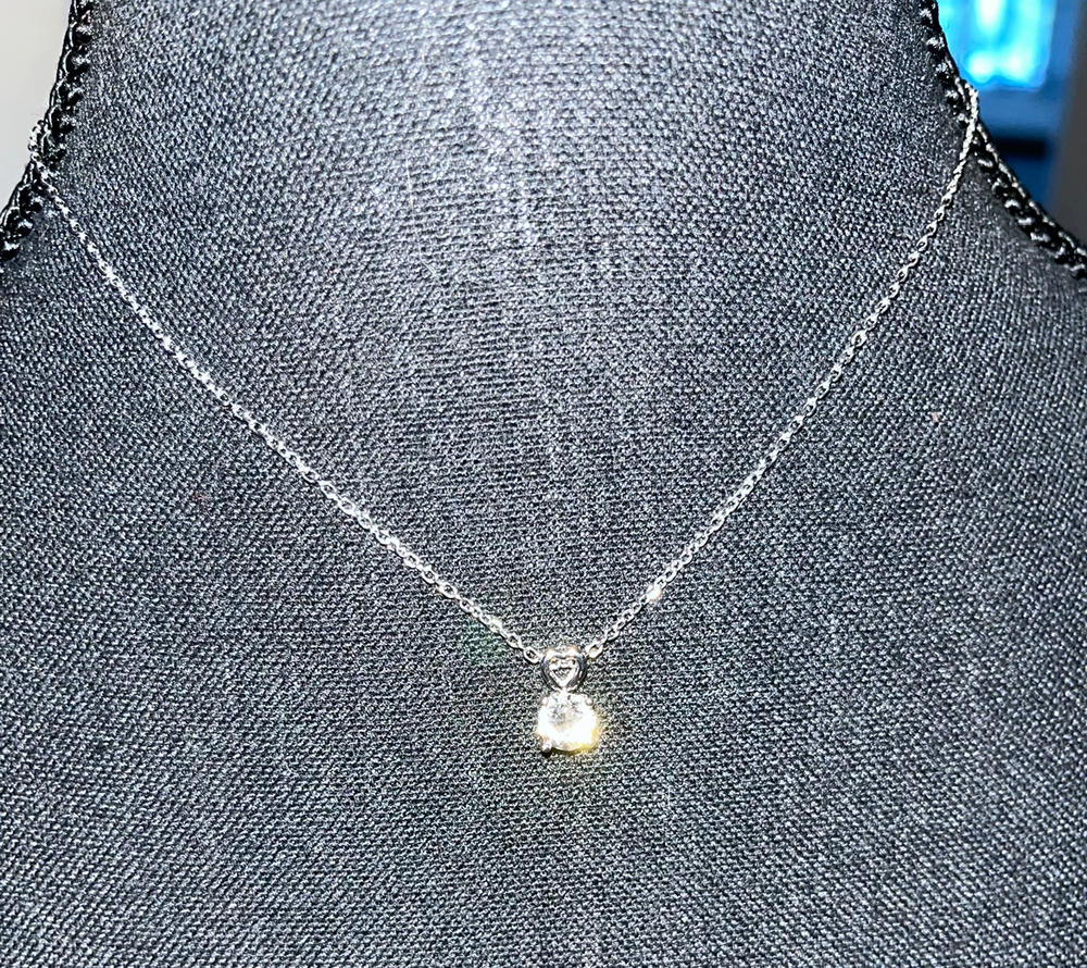 Araylia "Strong" 18k White Gold Plated Necklace with Solitaire Round Cut Swarovski Crystal - Customer Photo From Michaela R.