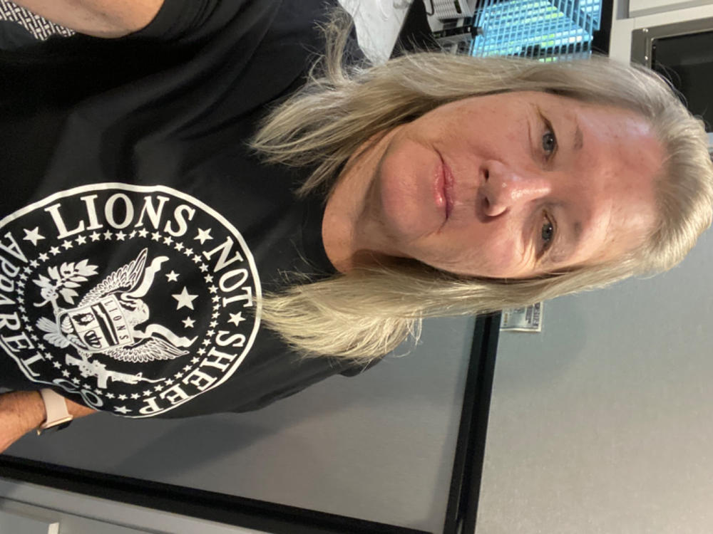 CREST SEAL Tee - Customer Photo From Terie Smith