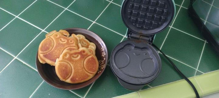 Shopzoki Ebbo Frog Waffle Maker, Non-Stick Waffle Maker, Cute Gifts