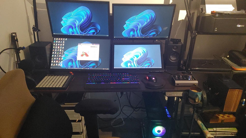 Motion Ergo2 Series - Standing Desk with Tabletop - Customer Photo From Alexandre Parent