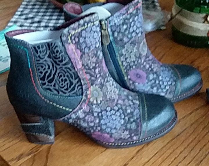 MELVINA BOOTIE - Customer Photo From Anonymous