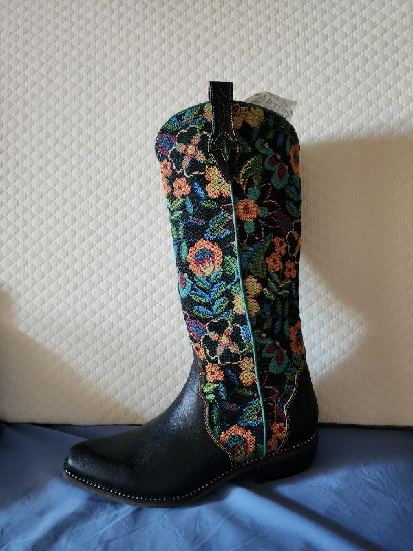L`ARTISTE RODEOQUEEN BOOTS - Customer Photo From MARY M.