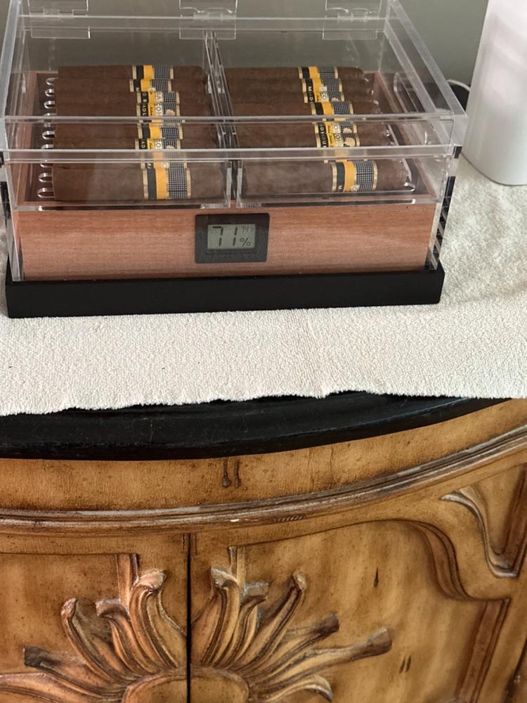 Felix Pro Tupperdor - Acrylic Humidor - Customer Photo From Reginald Davis