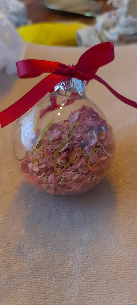 Kerstbal met naam & droogbloemen cerise - Customer Photo From Marlies Kosters Dekkers
