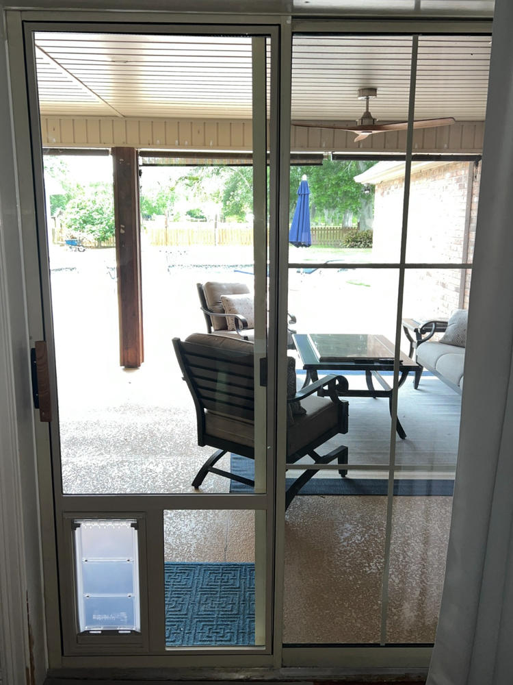 Pet Door Guys In The Glass Pet Door - Customer Photo From Tiffany Romero