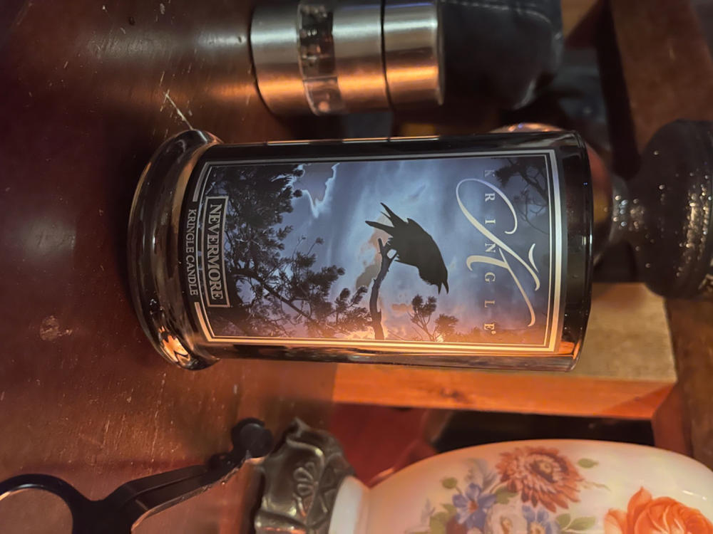 Nevermore Large 2-wick - Customer Photo From Jin H.