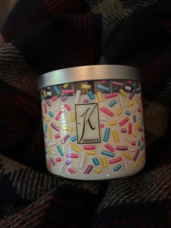 Ice Cream Sandwiches 3-Wick Candle - Customer Photo From Gilberto R.