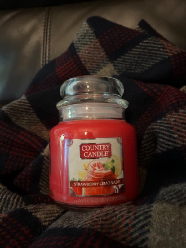 Strawberry Lemonade Medium Jar Candle - Customer Photo From Gilberto R.
