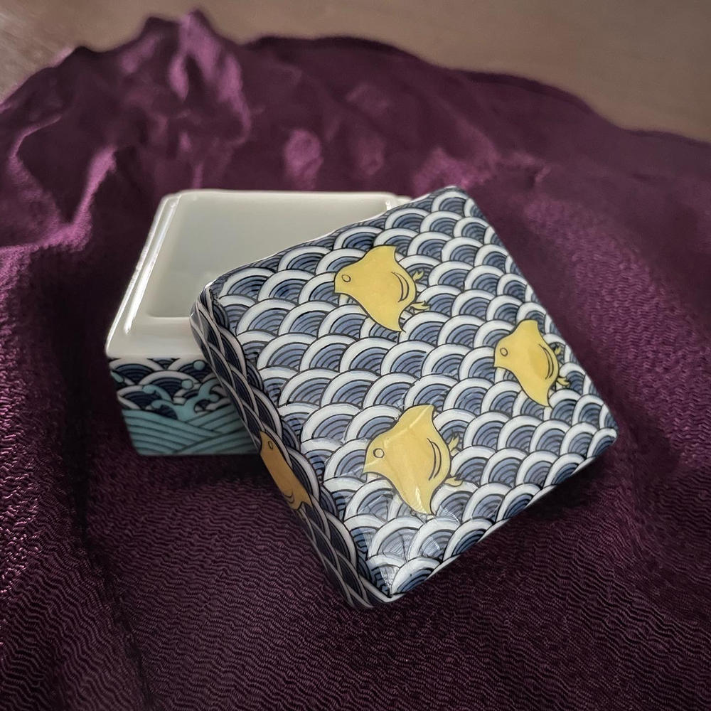 Seikou Kiln Kutani Traditional Pattern Small Box - Customer Photo From Anonymous