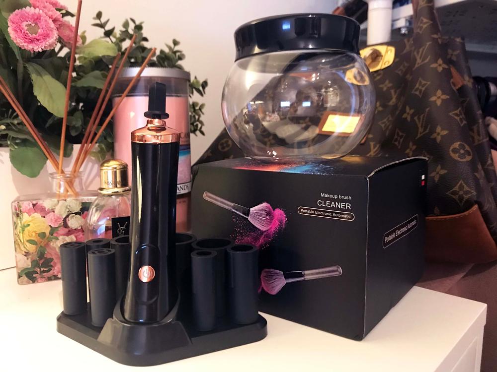 Electric Makeup Brush Cleaner Dryer Set (Various Colors) - Customer Photo From A***e