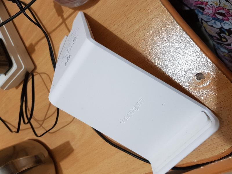 Spigen F303W Wireless Fast Charger for all Qi Certified Devices - White - Customer Photo From Anonymous