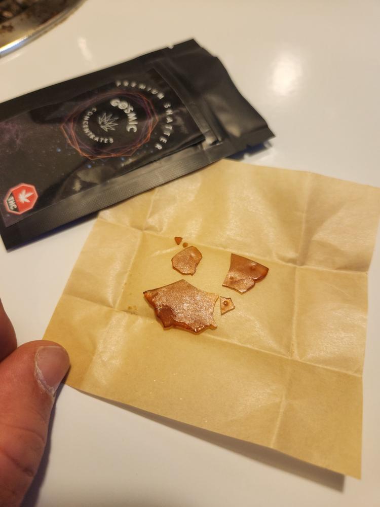 Cosmic Concentrates Premium Shatter 1g - Master Kush - Customer Photo From Alexandre Levesque