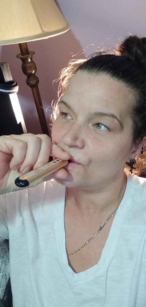 Diamond Concentrates Disposable 2 GRAM Vape Pen – Champagne Kush THC Distillate - Customer Photo From Michelle Squires